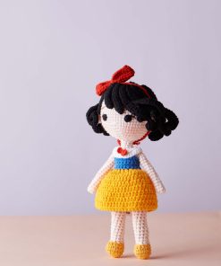 Búp bê len bé gái váy vàng nơ đỏ cổ tích