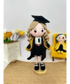 Búp bê len tốt nghiệp váy đen áo choàng vàng tóc xoăn