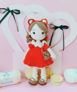 Búp bê len bé gái váy đỏ nón tai thú đeo túi nâu